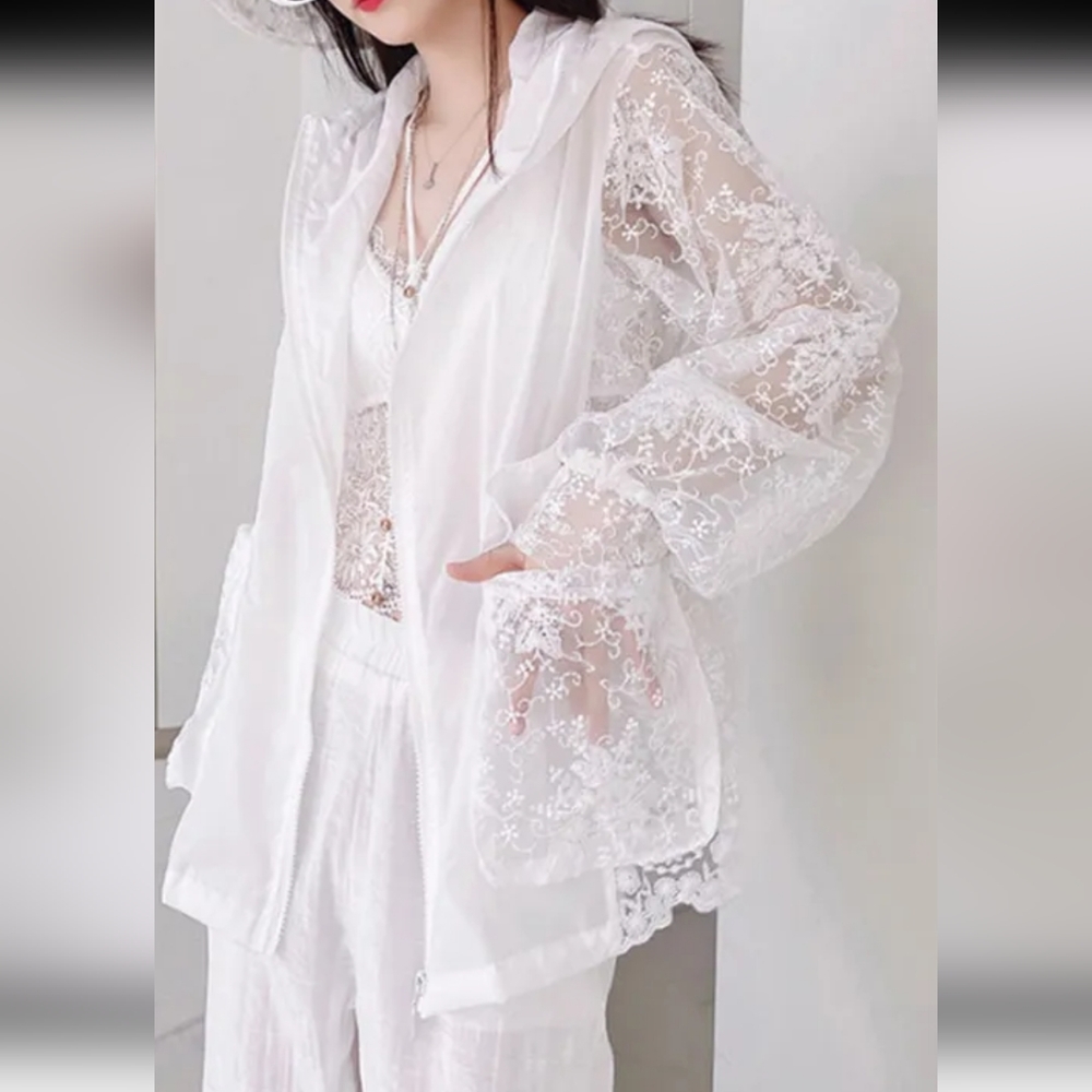 ♥️NWT  White Lace  Hooded jacket . XL
